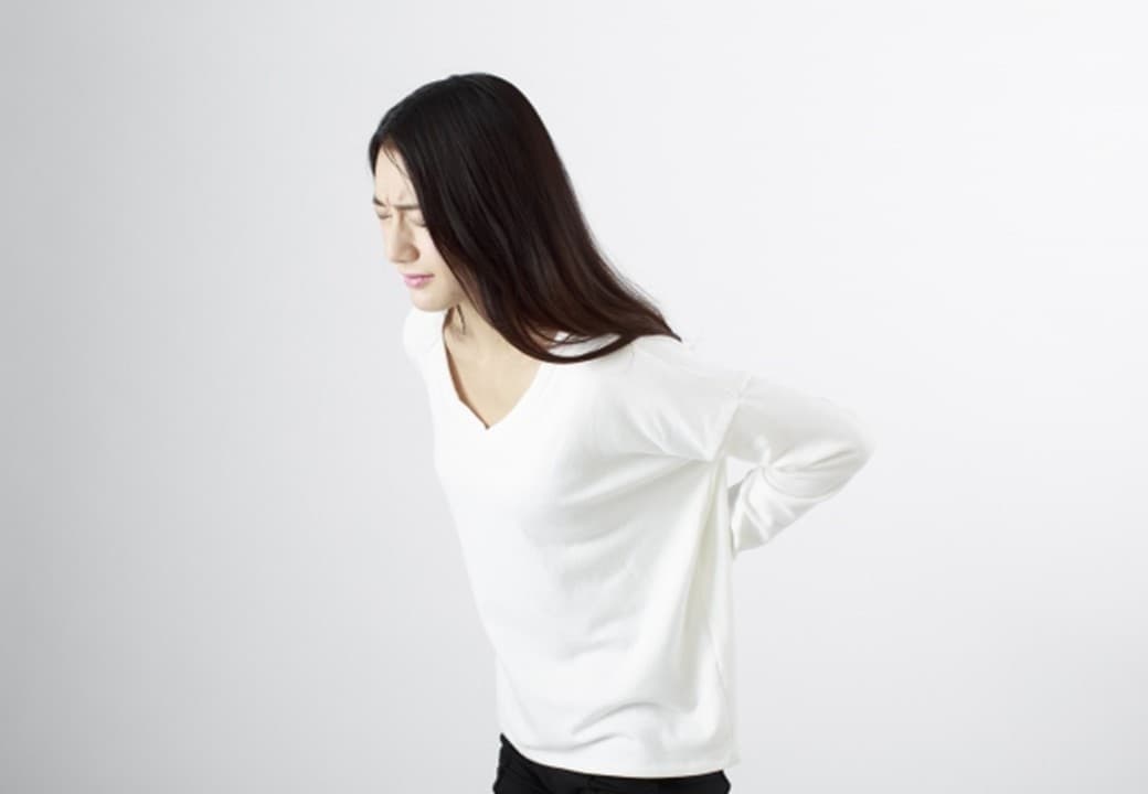 腰痛の女性